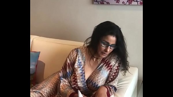 Hot moroccan milf waiting for her boss